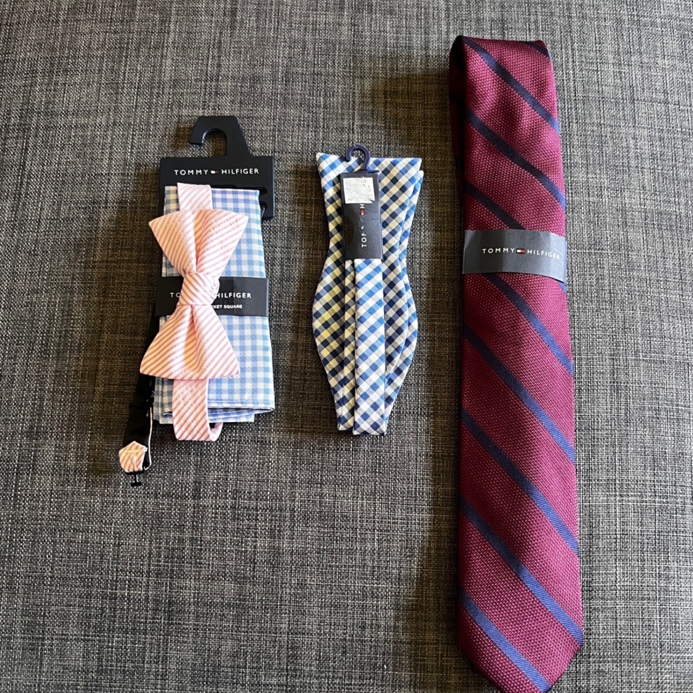 Tommy Hilfiger Mens Necktie & Bow Tie & Pocket Square Set Burgandy Bundle‎ 0327